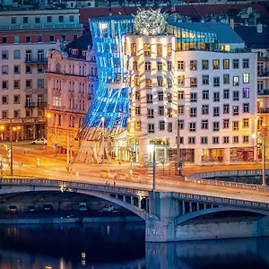 Dancing House - Tancici Dum 4* Prag