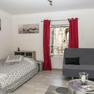 studio-avec-vue-sur-les-arenes.fr-provencehotel.com/